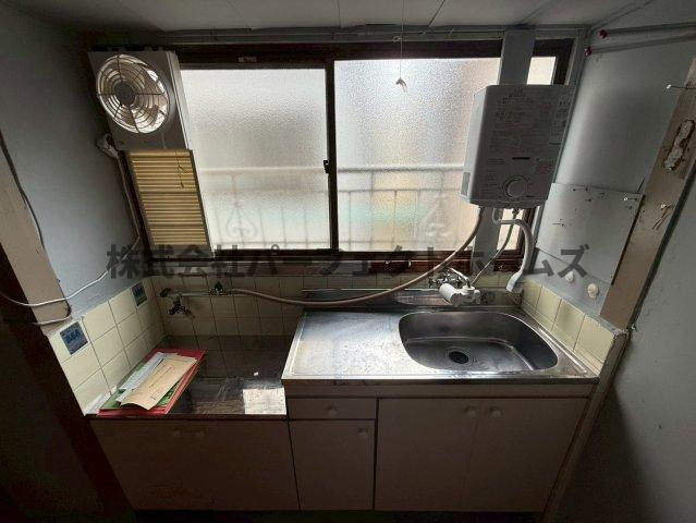 ツーイー寝屋川平屋のキッチン|お料理しやすいキッチンです