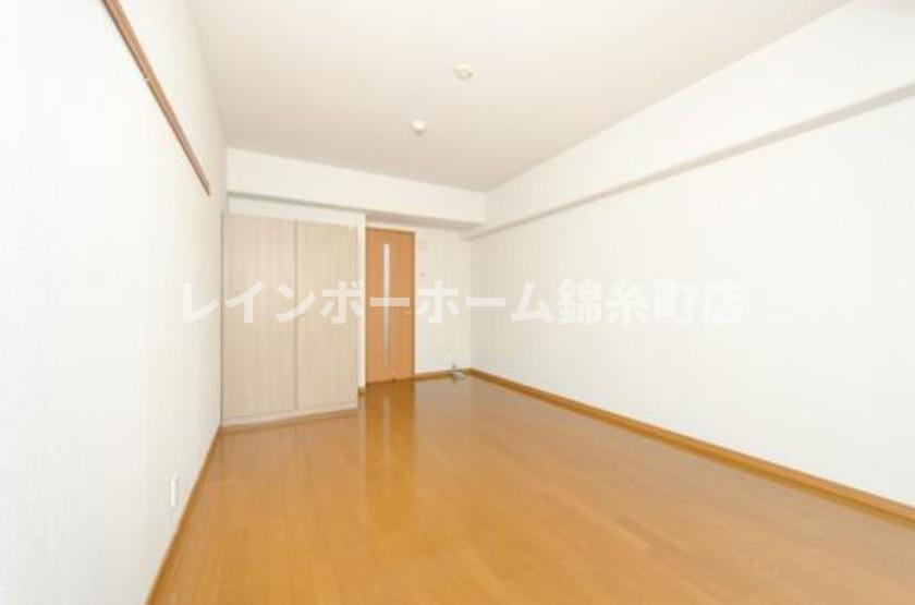 E studioの内装