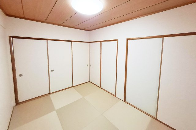 レックスガーデン堺東の和室|和室：襖を開ければLDKとの一体利用も可能です。