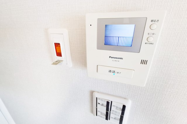 ファミール堺パート弐の防犯設備|モニター付きインターホン