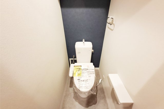 進和グレーシイハイツ堺のトイレ|トイレ：TOTOの便器・温水洗浄便座を新調済み。