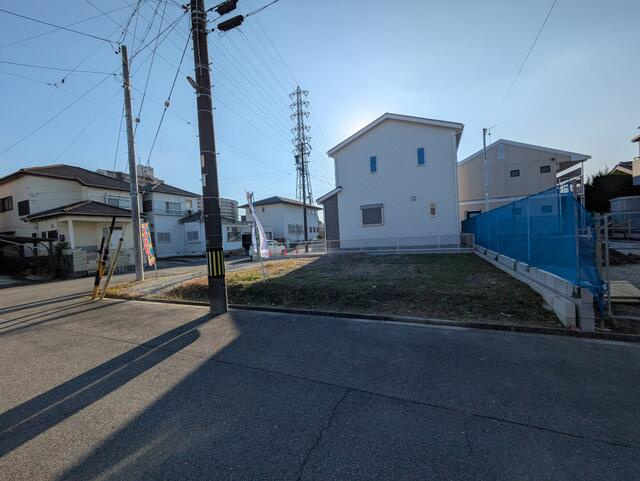 【トーヨーホーム売主/売土地】中島中町四丁目　Ｂ区画の前面道路含む現地写真|Ｂ区画現地を含む前面道路写真