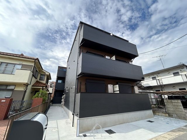 クレセントパーク末広の外観