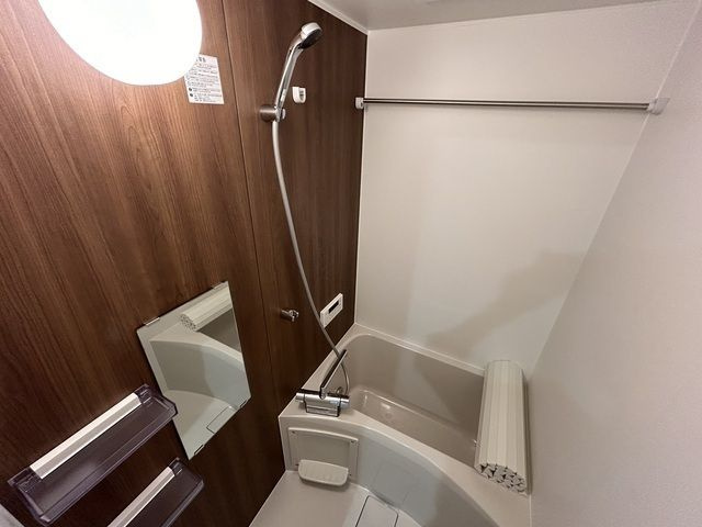 クレセントパーク末広の浴室