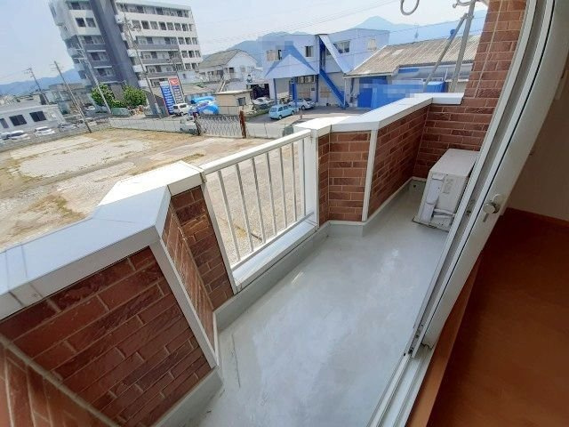 【バルコニー】 | ソレーユ上曽根Ａ | バルコニーからの眺めを楽しみながら食事をしませんか