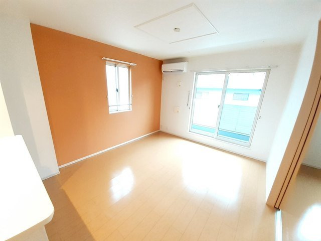 【居間・リビング】 | クロス　ウイング　Ⅱ | ゆったり過ごせる居間です