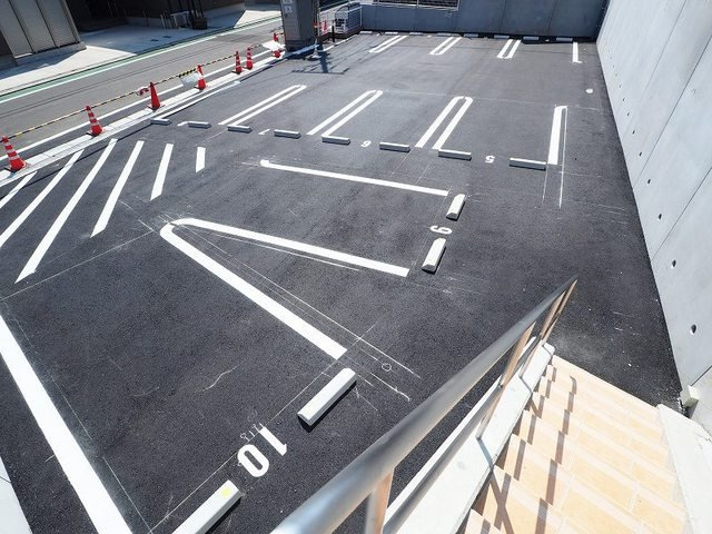 【駐車場】 | サン・オマージュ | 駐車場があるので、車を買う予定の方も安心です