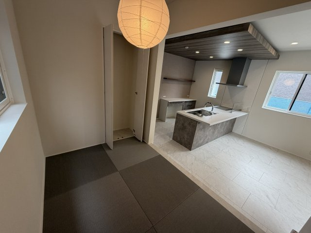 タマタウン　豊川市三蔵子町西浦の和室| 和室は小さなお子さまの遊び場やお昼寝スペースとしても活躍します。来客時の客間としても利用でき、使い勝手の良い空間です。
