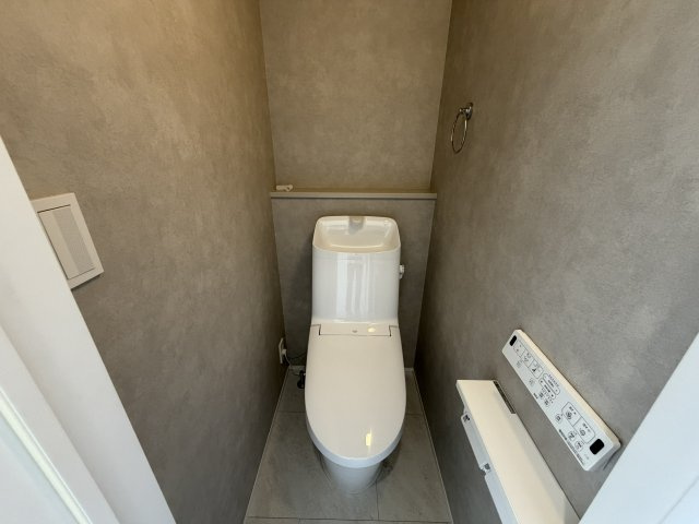 タマタウン　豊川市三蔵子町西浦のトイレ|ウォシュレット備え付きでトイレ後もスッキリ気持ちよく!
