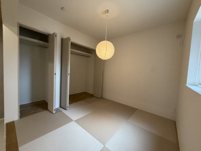 タマタウン　豊川市三蔵子町西浦の和室| 和室は小さなお子さまの遊び場やお昼寝スペースとしても活躍します。来客時の客間としても利用でき、使い勝手の良い空間です。
