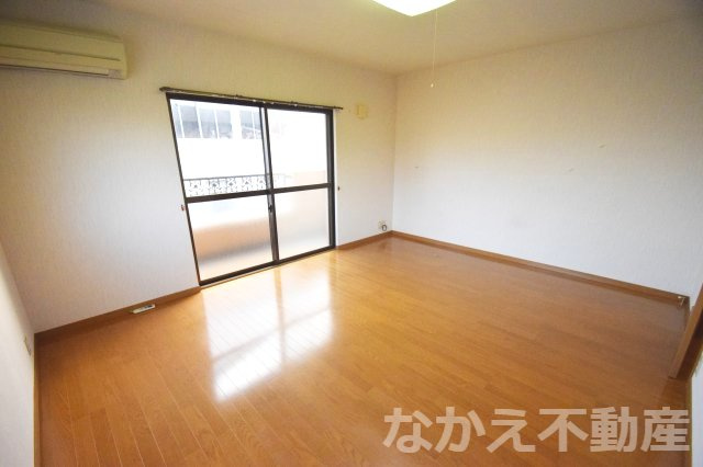 【洋室】 | 落ち着いた色調の洋室です