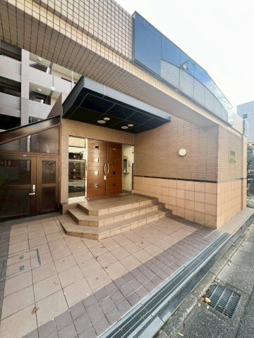 大田区上池台３丁目の賃貸マンションのエントランス|ゆとりのあるエントランスです