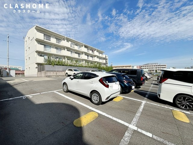 センチュリー住吉の駐車場