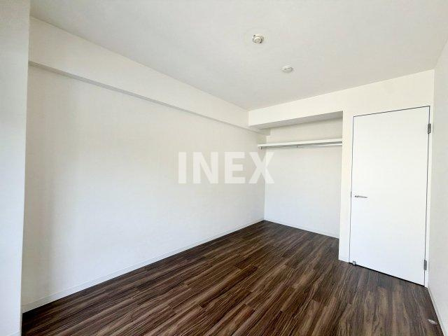 横浜市西区浅間町２丁目の賃貸マンションの洋室
