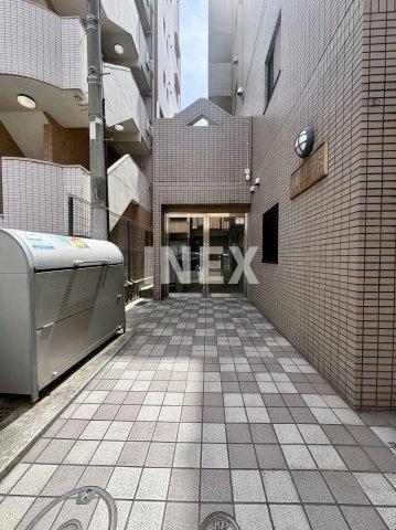 横浜市西区浅間町２丁目の賃貸マンションのエントランス