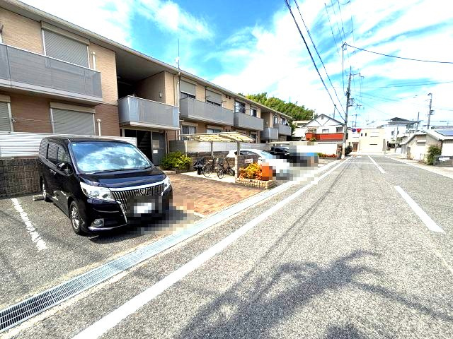 シャーメゾン昭栄の駐車場
