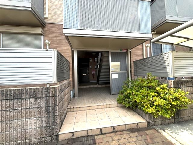 シャーメゾン昭栄のエントランス