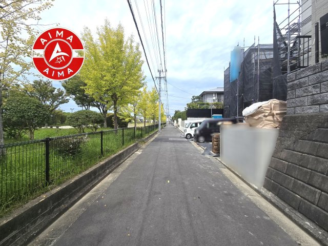 福岡市東区美和台5丁目第10-2棟（1号棟）の外観|前面道路含む現地の写真です。