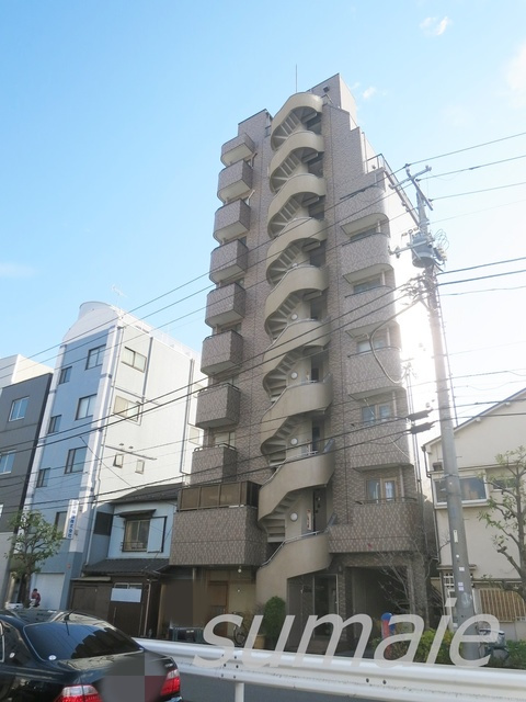 グランシャリオのエントランス|青空に映える建物です☆