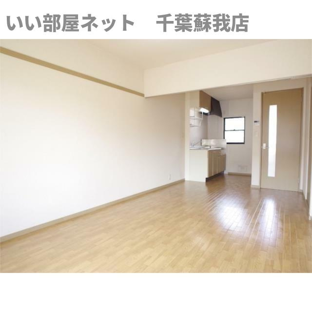 クレストＢの居間・リビング|ゆったり過ごせる居間です