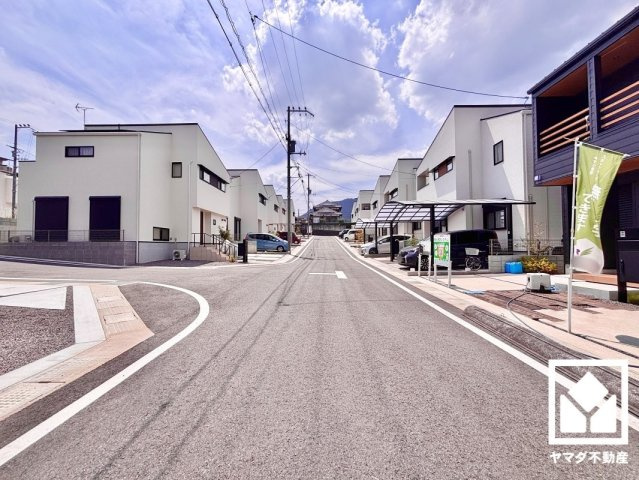 大津市大平１丁目　23号地の前面道路含む現地写真