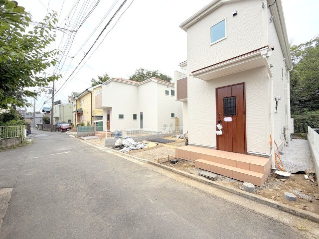 福生市熊川全２棟　新築戸建の前面道路含む現地写真