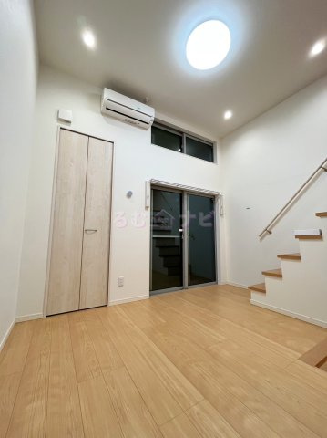 福岡市南区井尻４丁目のアパートの居間・リビング