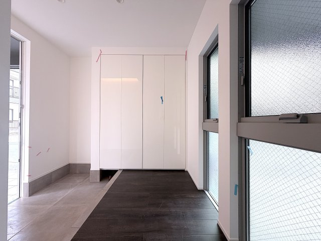 鶴見区元宮１丁目（新築戸建全4棟）【駅徒歩7分/LOW-Eガラス/オープン階段】の玄関