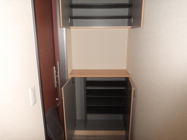 ヴィターレ日比野の玄関