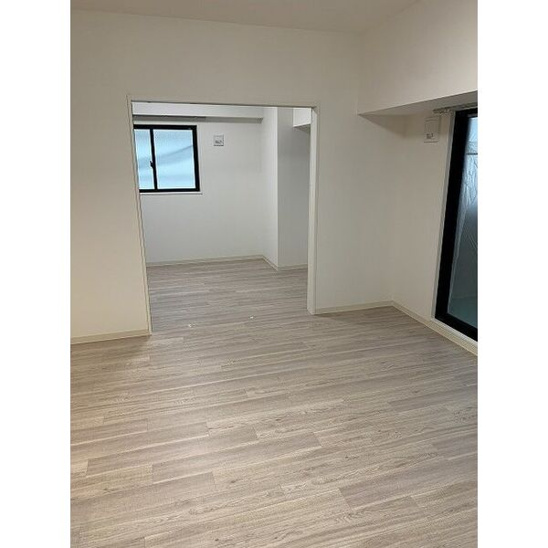 【居間・リビング】LiveFlat吹上 