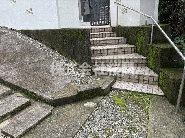 ＪＫ　ＰＡＬＡＣＥ森のその他|敷地入口門扉前階段