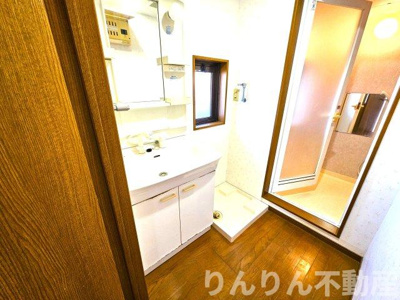 【洗面所】 | ハーブメゾン井川 | 明るい洗面所です