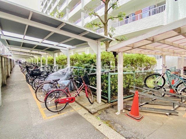 東陽町ハイホームA棟の駐輪場|【自転車置き場】最新の空き状況や費用などの詳細は担当スタッフまでお問い合わせください。