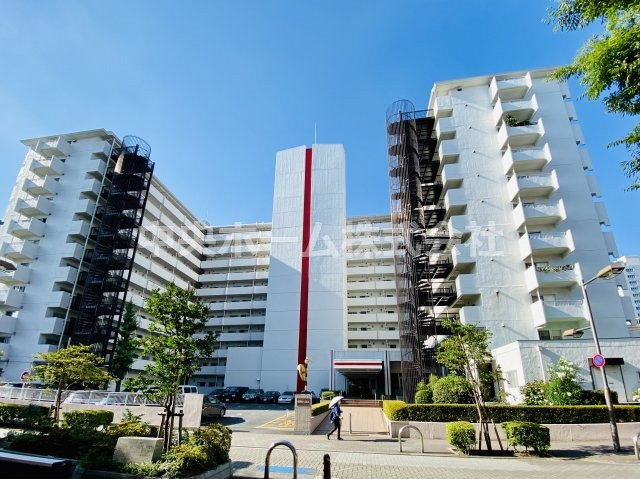 東陽町ハイホームA棟の外観|東西線「東陽町駅」徒歩4分のロケーション。総戸数272戸のビッグコミュニティ。