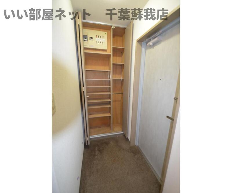 シャトーイノハナの玄関|収納もある玄関です