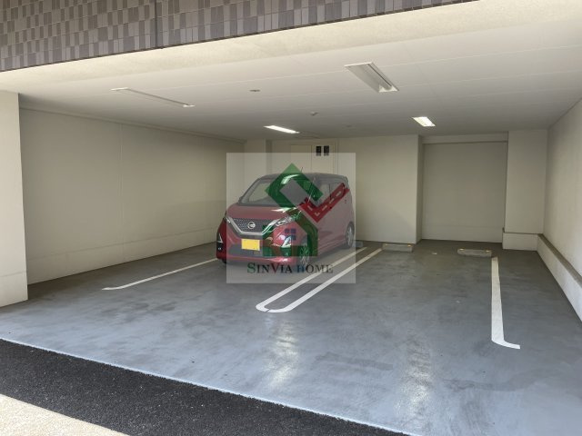 アルカディア8の駐車場