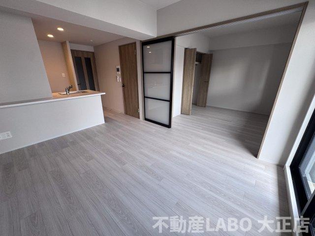 Louis Residence 弁天町 の居間・リビング