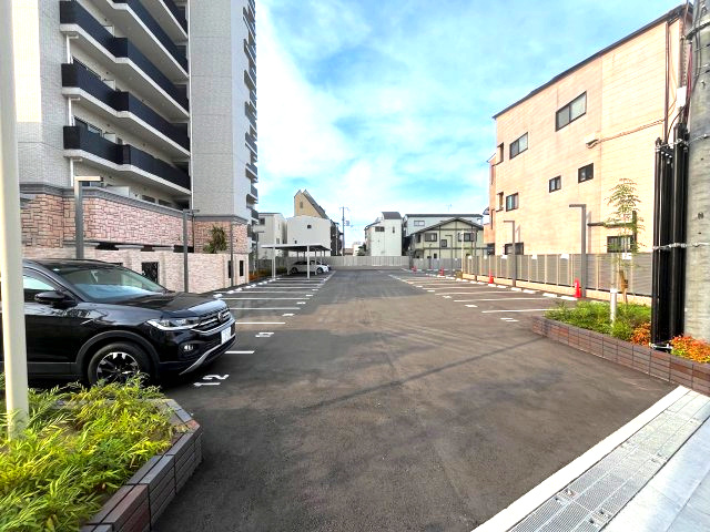 プレジオ帝塚山の駐車場