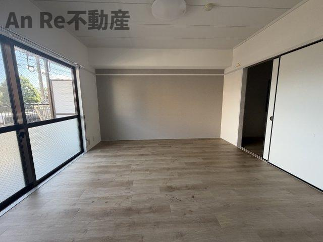 ロイヤルマンションの洋室