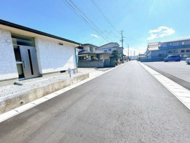 緑町平屋　売り住宅の前面道路含む現地写真