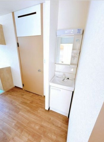 緑町平屋　売り住宅の独立洗面台