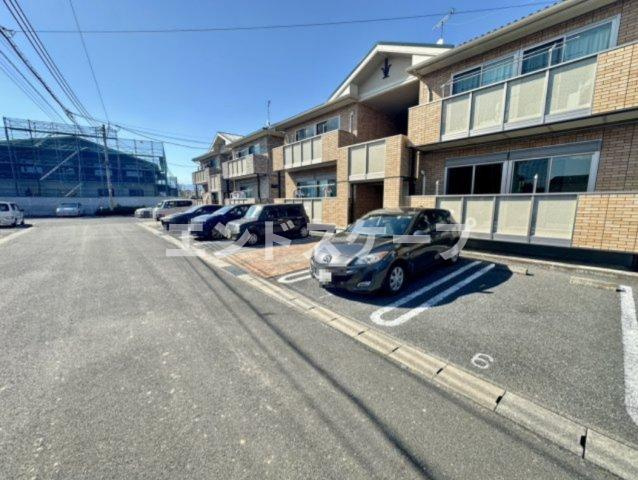 アルフェッカBの駐車場|高崎、前橋のお部屋探しはエンドスケープまで！お客様の理想お聞かせ下さい♪