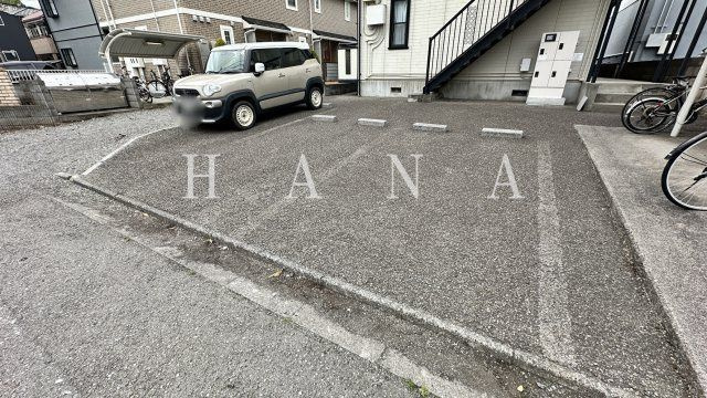 ジュネス国立の駐車場