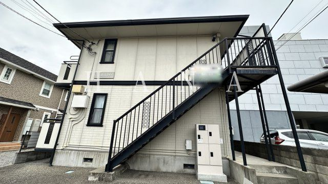 ジュネス国立の外観