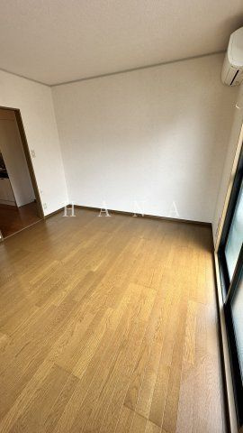 ジュネス国立の居間・リビング|別号室参考写真