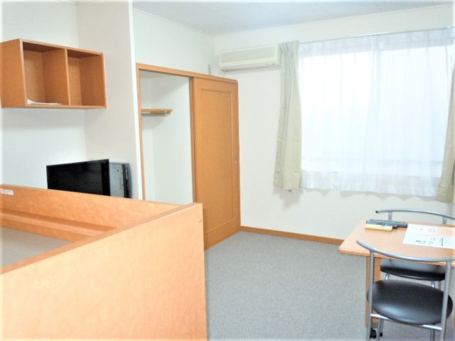 【寝室】 | レオパレスドウージェーム紀ノ川 | 落ち着いて過ごせるお部屋なので、寝室にいかがでしょうか