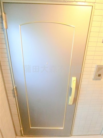 ルーブル蒲田七番館の玄関
