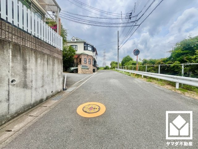 京田辺市薪畠の前面道路含む現地写真