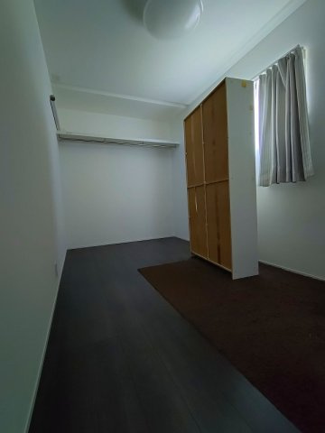 ■□R３年築日吉津村日吉津中古戸建□■の洋室|2F子供室約6.3帖となります。
