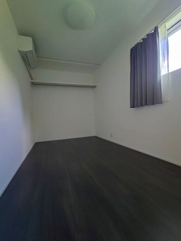 ■□R３年築日吉津村日吉津中古戸建□■の洋室|2F子供室約5.6帖となります。